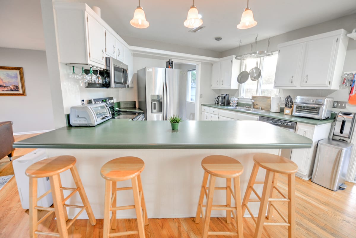 Kitchen breakfast bar with seating for four