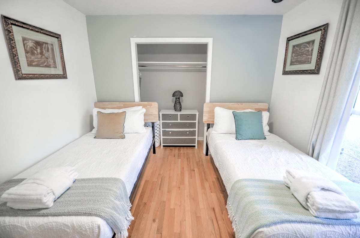 Bedroom furnished with two separate beds